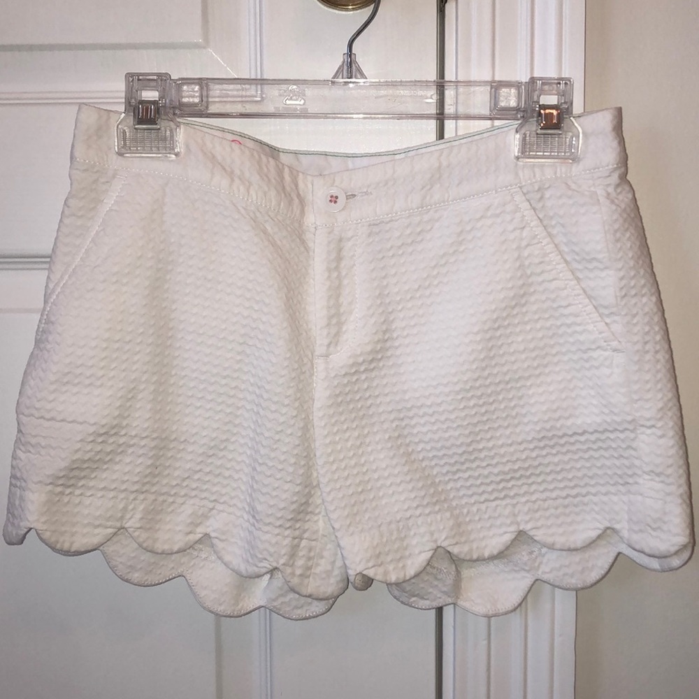 Lilly Pulitzer 5” buttercup scallop hem shorts